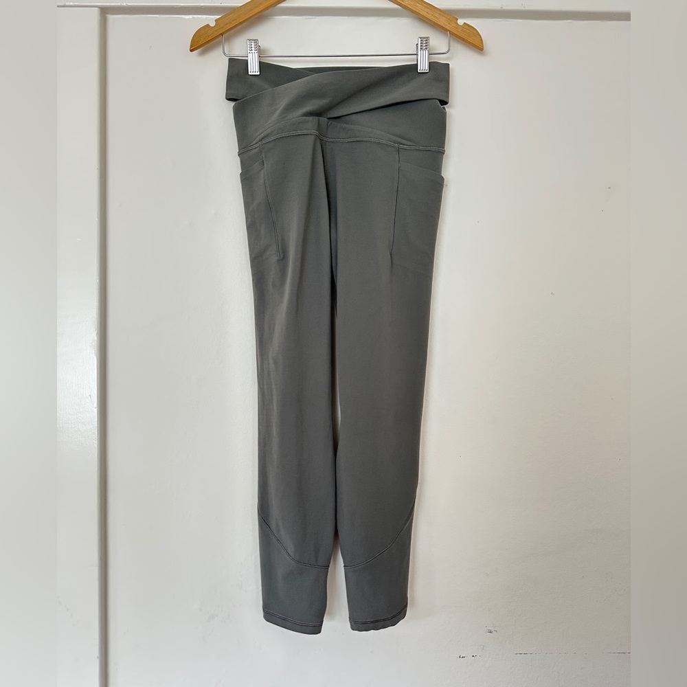 Athleta Salutation Stash Wrap Tight - Size M - Slate